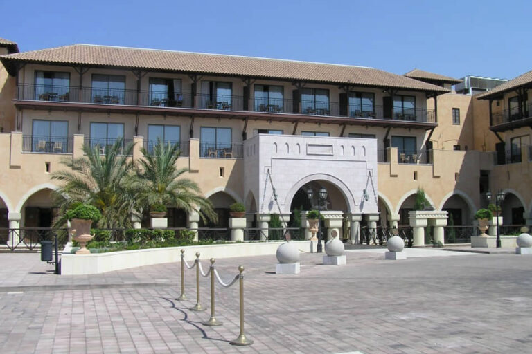 3-steges-xenodoxeio-elysium-resort-spa-pafos-kipros-master-01